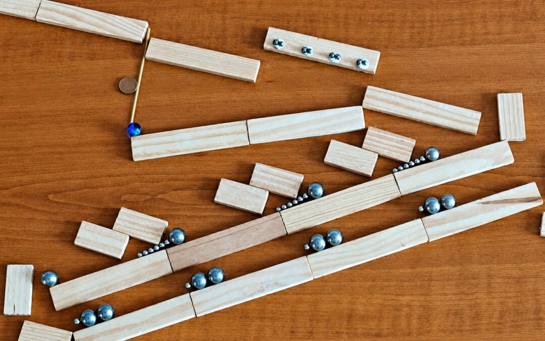 Domino dráha z magnetických kuliček