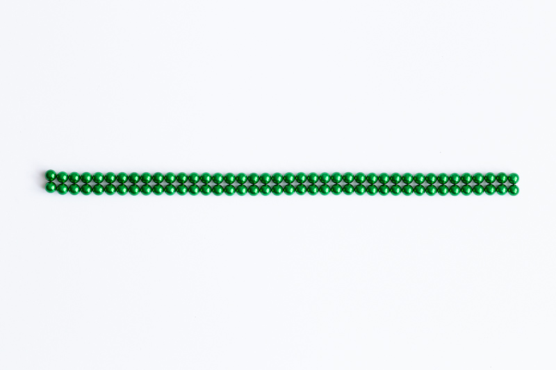 Zelené magnetické kuličky.