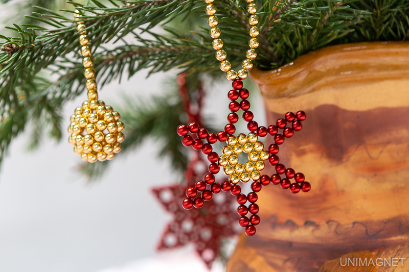 Vánoční dekorace z magnetických kuliček.