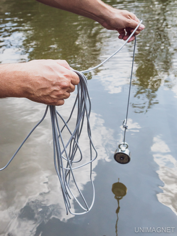 Magnet fishing u řeky Jizery.