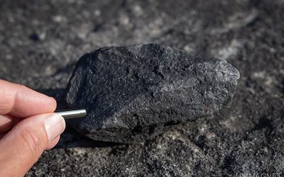 Magnetické pokusy: Jak poznat meteorit? Zkuste to magnetem