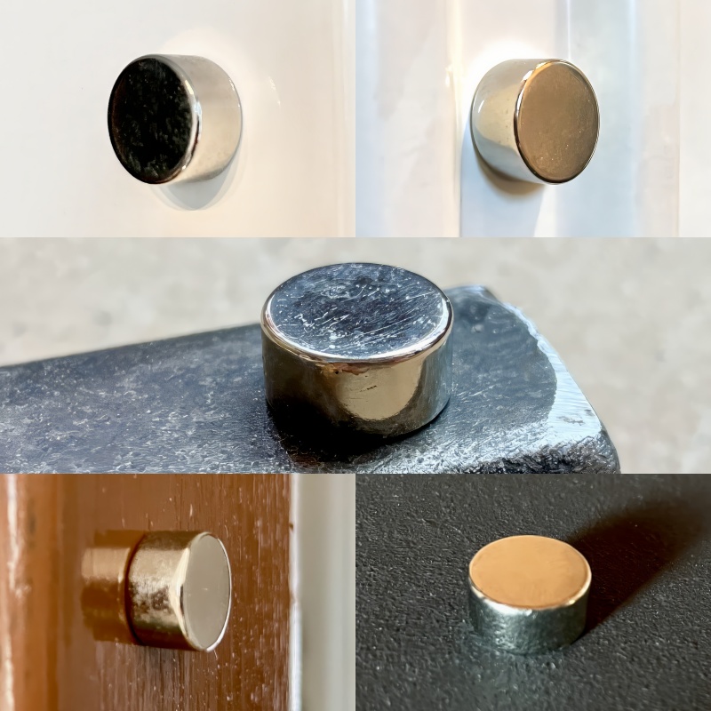 Neodymové magnety přicvaknuté na různých ocelových površích