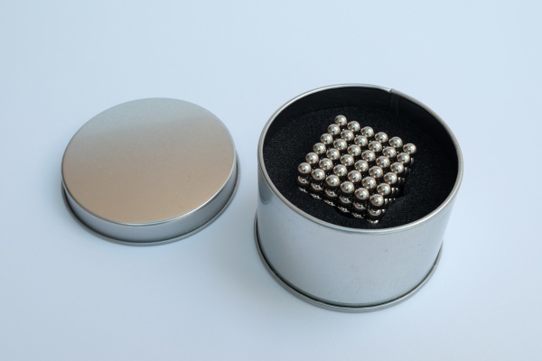 Magnetická stavebnice NeoCube.